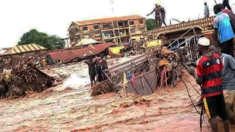 নাইজেরিয়ায় প্রবল বৃষ্টি ও ভয়াবহ বন্যায় শতাধিক প্রাণহানি নাইজেরিয়ায় প্রবল বৃষ্টি ও ভয়াবহ বন্যায় শতাধিক প্রাণহানি