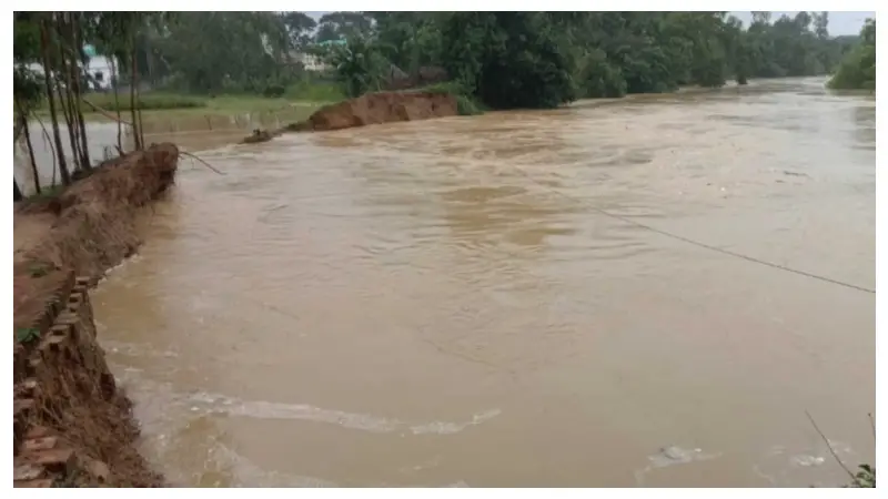 লোহাগাড়ায় খাল ভাঙন: বসতঘরে পানি, বিদ্যুৎ খুঁটির উপর বিপর্যয় লোহাগাড়ায় খাল ভাঙন: বসতঘরে পানি, বিদ্যুৎ খুঁটির উপর বিপর্যয়