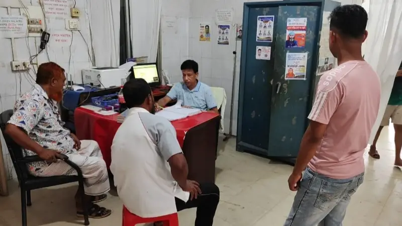 ঈদের দিন হাত পা কেটে হাসপাতলে অর্ধশতাধিক ’একদিনের কসাই’ ঈদের দিন হাত পা কেটে হাসপাতলে অর্ধশতাধিক ’একদিনের কসাই’