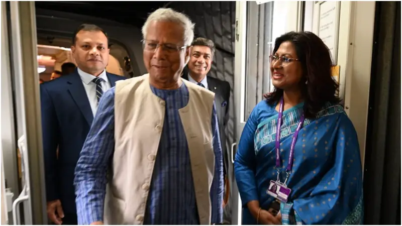 যুক্তরাজ্যে পৌঁছেছেন প্রধান উপদেষ্টা প্রফেসর মুহাম্মদ ইউনূস