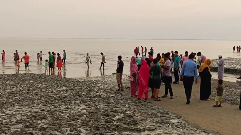 ঈদে মিরসরাইয়ের পর্যটন শিল্পে প্রাণের ছোঁয়া, দর্শনার্থীদের উপচে পড়া ভিড় ঈদে মিরসরাইয়ের পর্যটন শিল্পে প্রাণের ছোঁয়া, দর্শনার্থীদের উপচে পড়া ভিড়
