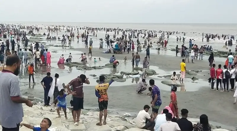 পর্যটকে পরিপূর্ণ কুয়াকাটা, ফিরে পেল চিরচেনা রূপ পর্যটকে পরিপূর্ণ কুয়াকাটা, ফিরে পেল চিরচেনা রূপ