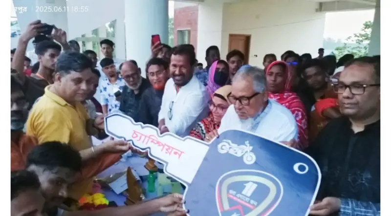 ইসলামপুরে ‘ওরা এগারোজন’ স্মৃতি ফুটবলের ফাইনাল অনুষ্ঠিত ইসলামপুরে ‘ওরা এগারোজন’ স্মৃতি ফুটবলের ফাইনাল অনুষ্ঠিত