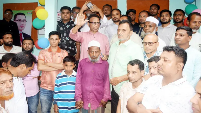 তারেক রহমানের পক্ষ থেকে নতুন ঘর উপহার পেয়েছেন যুবদলকর্মী তারেক রহমানের পক্ষ থেকে নতুন ঘর উপহার পেয়েছেন যুবদলকর্মী