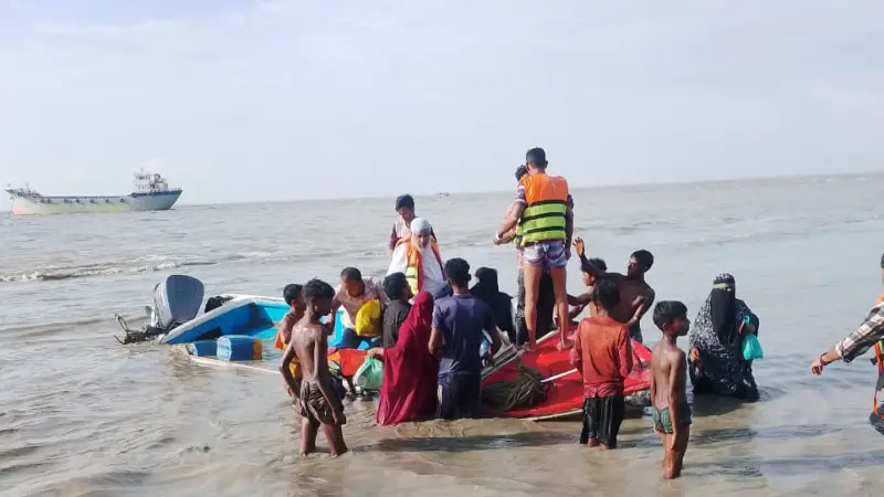 মেঘনায় ফের ডুবল যাত্রীবাহী স্পিডবোট মেঘনায় ফের ডুবল যাত্রীবাহী স্পিডবোট