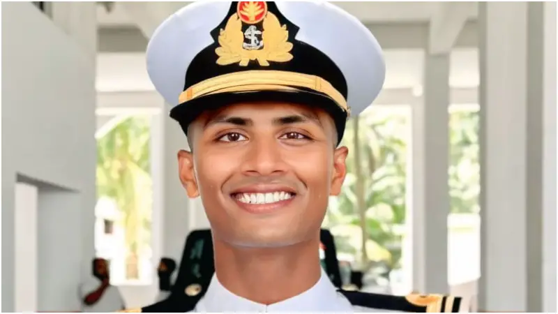 ‘নৌপ্রধান স্বর্ণপদক’ পেলেন কাউনিয়ার মেহরাব ‘নৌপ্রধান স্বর্ণপদক’ পেলেন কাউনিয়ার মেহরাব