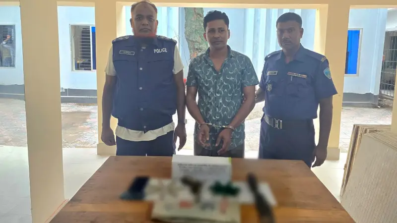 চাটখিলে যৌথবাহিনীর অভিযানে অস্ত্রসহ যুবদল সভাপতি আটক চাটখিলে যৌথবাহিনীর অভিযানে অস্ত্রসহ যুবদল সভাপতি আটক