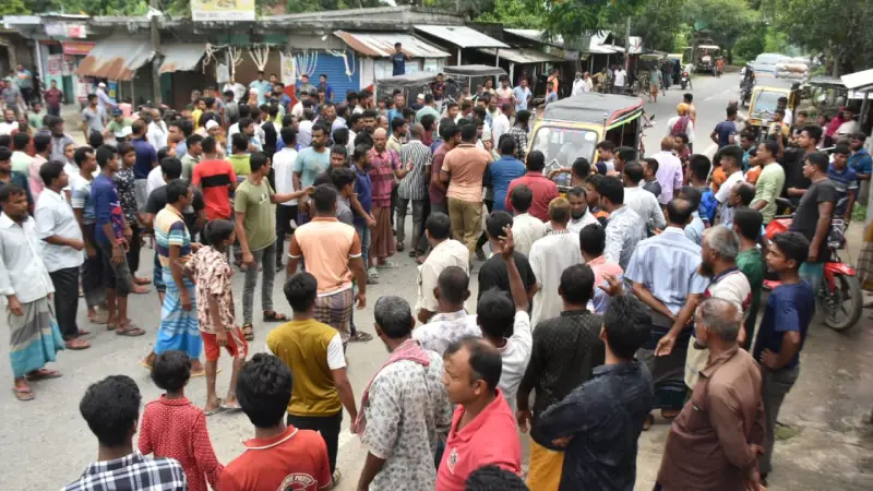 বিক্ষোভ সমাবেশে সন্ত্রাসীর পায়ের মূল্য এক লাখ টাকা ঘোষণা বিক্ষোভ সমাবেশে সন্ত্রাসীর পায়ের মূল্য এক লাখ টাকা ঘোষণা