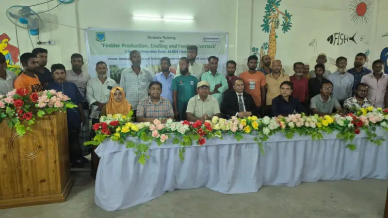 ঘাস চাষে ৪০ কৃষককে প্রশিক্ষণ দিলো বাকৃবির পশু পুষ্টি বিভাগ ঘাস চাষে ৪০ কৃষককে প্রশিক্ষণ দিলো বাকৃবির পশু পুষ্টি বিভাগ