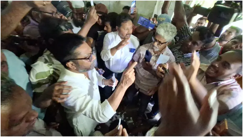 কুষ্টিয়ায় পৌর বিএনপির কাউন্সিলে কারচুপির অভিযোগ, টয়লেটে মিলল সিলমারা ব্যালট কুষ্টিয়ায় পৌর বিএনপির কাউন্সিলে কারচুপির অভিযোগ, টয়লেটে মিলল সিলমারা ব্যালট