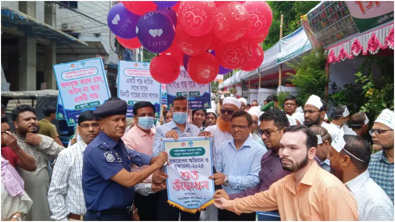 পরিকল্পিত বনায়ন করি, সবুজ বাংলাদেশ গড়ি স্লোগানে ফরিদপুরে বৃক্ষ মেলা শুরু