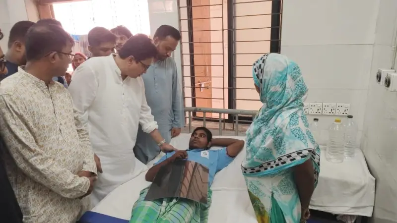 গুলিবিদ্ধ ইমরানের চিকিৎসা ও অপারেশনের দায়িত্ব নিলেন তারেক রহমান গুলিবিদ্ধ ইমরানের চিকিৎসা ও অপারেশনের দায়িত্ব নিলেন তারেক রহমান
