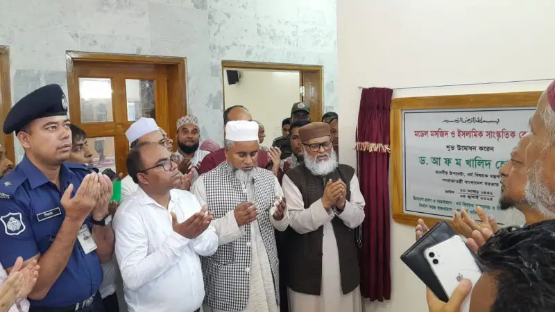 রাঙ্গুনিয়ায় মডেল মসজিদ উদ্বোধন করলেন ধর্ম বিষয়ক উপদেষ্টা রাঙ্গুনিয়ায় মডেল মসজিদ উদ্বোধন করলেন ধর্ম বিষয়ক উপদেষ্টা