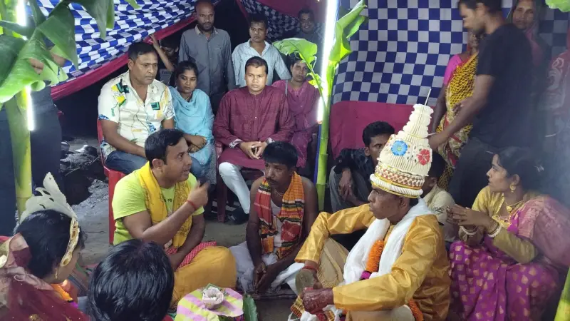 বিয়ের খরচ মেটাতে না পারা হতাশ বাবার পাশে দাঁড়ালেন ইউএনও বিয়ের খরচ মেটাতে না পারা হতাশ বাবার পাশে দাঁড়ালেন ইউএনও