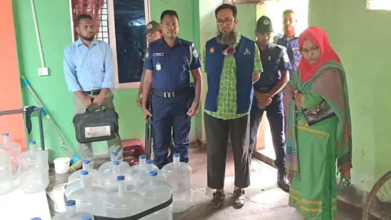 রাজশাহীতে পানি উৎপাদনকারী প্রতিষ্ঠানকে জরিমানা, বিপণন বন্ধের নির্দেশ রাজশাহীতে পানি উৎপাদনকারী প্রতিষ্ঠানকে জরিমানা, বিপণন বন্ধের নির্দেশ