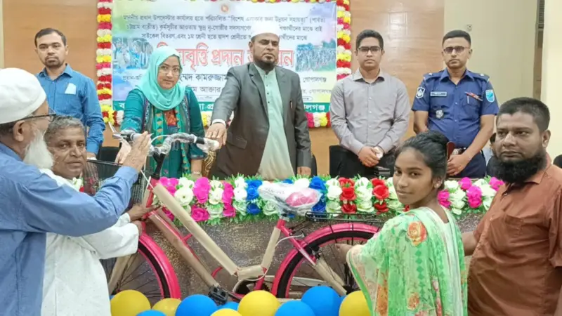 প্রধান উপদেষ্টার সহায়তায় শিক্ষাবৃত্তি প্রদান প্রধান উপদেষ্টার সহায়তায় শিক্ষাবৃত্তি প্রদান