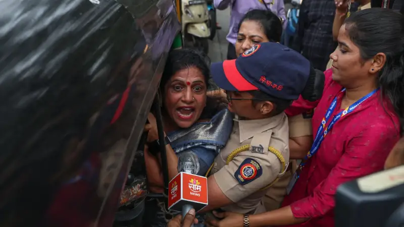 ভারতের সবচেয়ে ধনী রাজ্যে ভাষা নিয়ে উত্তেজনা, সহিংসতায় রূপ নিয়েছে বিরোধ