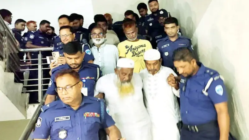 কুমিল্লায় মা ও সন্তানসহ ৩ হত্যাকাণ্ড: ৩ দিনের রিমান্ড শেষে ৮ আসামি কারাগারে কুমিল্লায় মা ও সন্তানসহ ৩ হত্যাকাণ্ড: ৩ দিনের রিমান্ড শেষে ৮ আসামি কারাগারে