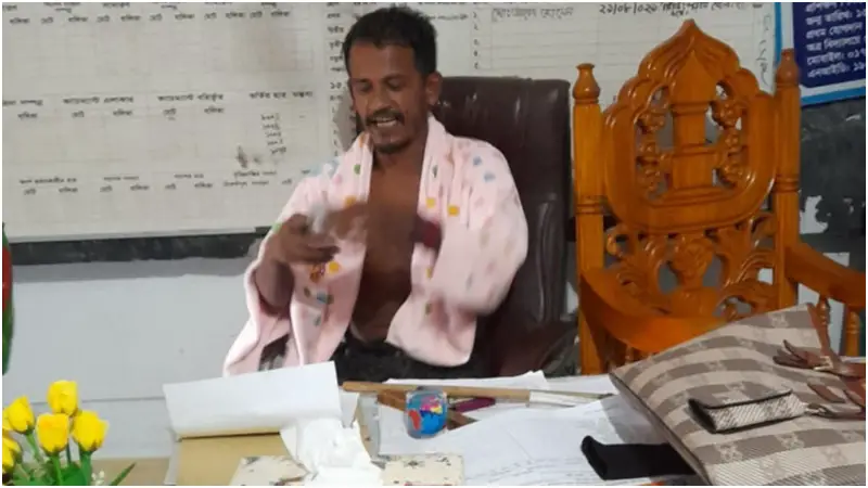 আড়াইহাজারে স্কুলে আসবাবপত্র ভাঙচুর করল মাদকসেবী আড়াইহাজারে স্কুলে আসবাবপত্র ভাঙচুর করল মাদকসেবী
