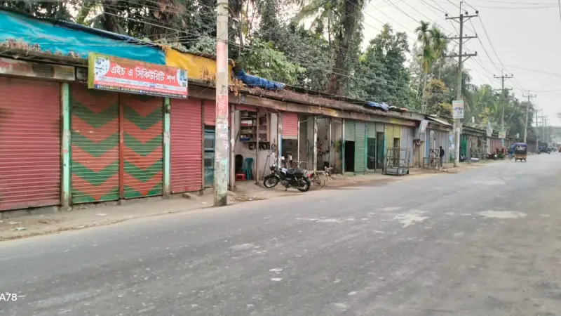 প্রবহমান খাল দখল করে পৌর মার্কেট, জলাবদ্ধতায় ভোগান্তি প্রবহমান খাল দখল করে পৌর মার্কেট, জলাবদ্ধতায় ভোগান্তি