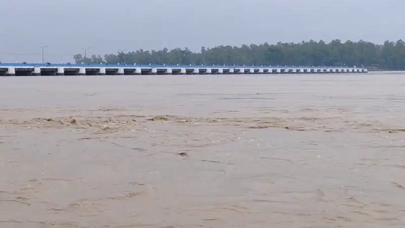 তিস্তায় বাড়ছে পানি, বন্যার আশঙ্কা, খুলে রাখা হয়েছে ব্যারাজের ৪৪ জলকপাট