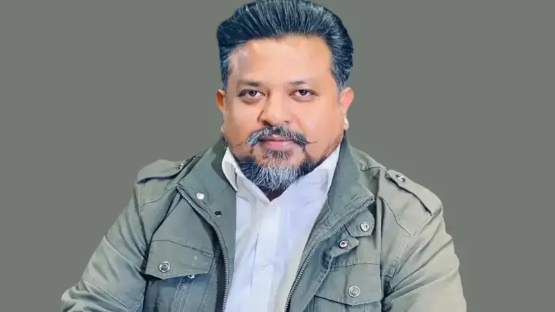 যারা নিজেদের আন্দোলনের কান্ডারী বলে দাবি করে, তাঁরা কি নিজেদের চেহারা একবারও আয়নায় দেখেনা? যারা নিজেদের আন্দোলনের কান্ডারী বলে দাবি করে, তাঁরা কি নিজেদের চেহারা একবারও আয়নায় দেখেনা?