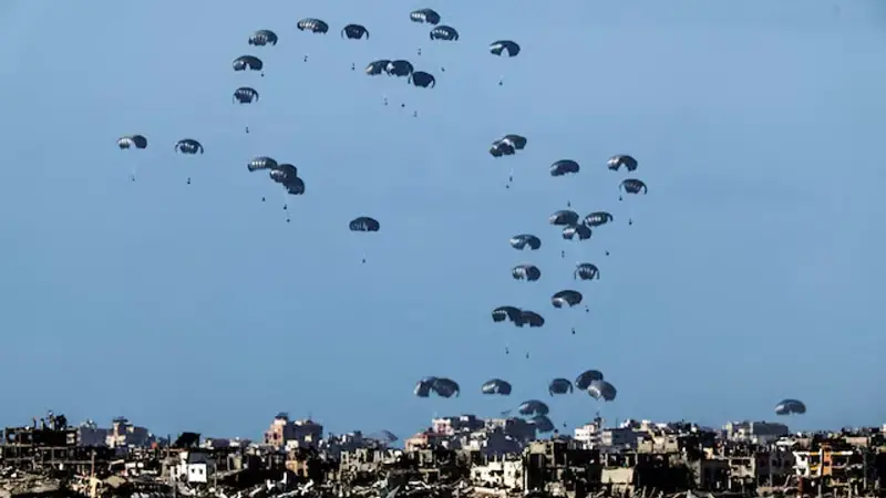 বাঁচার আশা নিয়ে গাজার আকাশে ত্রাণ বিমান, বিকেলে বড় সহায়তা মিশন বাঁচার আশা নিয়ে গাজার আকাশে ত্রাণ বিমান, বিকেলে বড় সহায়তা মিশন