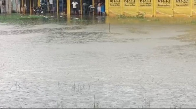 টানা বৃষ্টিতে আবারো ডুবল নোয়াখালী শহর, জনজীবনে দুর্ভোগ 