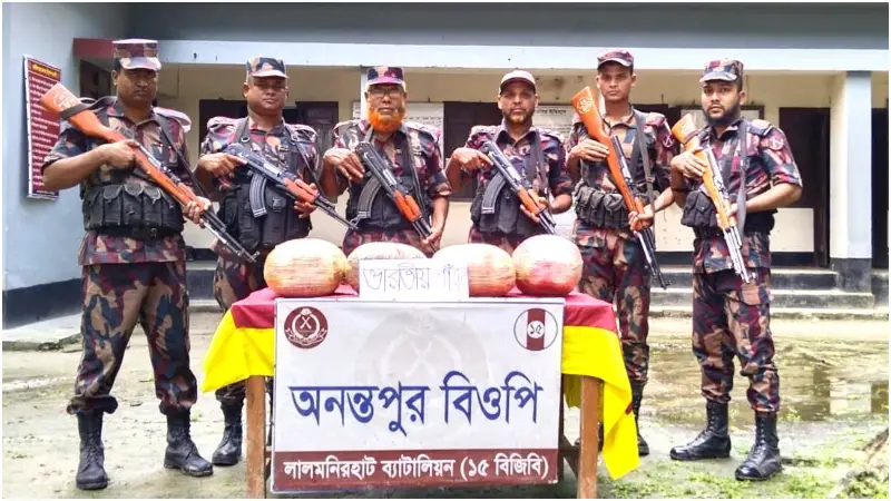 ফুলবাড়ীতে বিজিবি’র অভিযানে বিপুল পরিমাণ মাদকদ্রব্য জব্দ ফুলবাড়ীতে বিজিবি’র অভিযানে বিপুল পরিমাণ মাদকদ্রব্য জব্দ