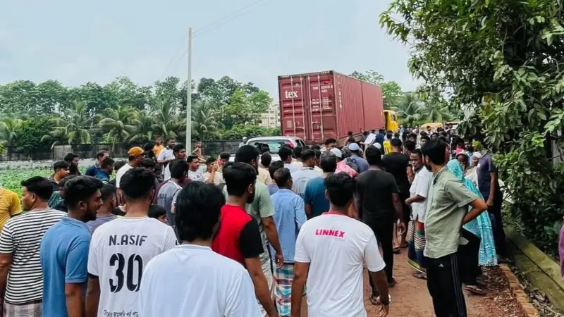 গজারিয়ায় ট্রাকের ধাক্কায় দেয়াল ধসে দুই শিক্ষার্থী গুরুতর আহত গজারিয়ায় ট্রাকের ধাক্কায় দেয়াল ধসে দুই শিক্ষার্থী গুরুতর আহত