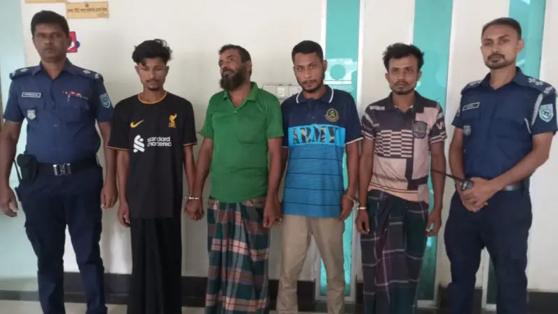 গোবিন্দগঞ্জে দেশীয় অস্ত্রসহ আন্তঃজেলা ডাকাত দলের ৪ সদস্য গ্রেপ্তার গোবিন্দগঞ্জে দেশীয় অস্ত্রসহ আন্তঃজেলা ডাকাত দলের ৪ সদস্য গ্রেপ্তার