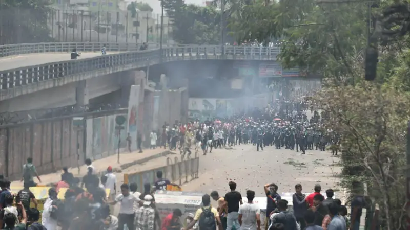 জুলাই অভ্যুত্থান : সংঘর্ষের খবর প্রচার করায় বন্ধ করে দেওয়া হয় ৪টি টিভি চ্যানেল জুলাই অভ্যুত্থান : সংঘর্ষের খবর প্রচার করায় বন্ধ করে দেওয়া হয় ৪টি টিভি চ্যানেল