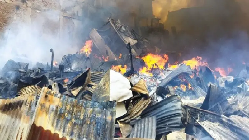 আগুনে পুড়ে ২১টি বসতঘর ছাই আগুনে পুড়ে ২১টি বসতঘর ছাই
