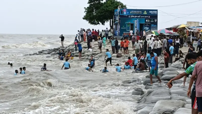 সাপ্তাহিক ছুটিতে পর্যটকদের আগমনে মুখর হয়ে উঠেছে কুয়াকাটা সাপ্তাহিক ছুটিতে পর্যটকদের আগমনে মুখর হয়ে উঠেছে কুয়াকাটা