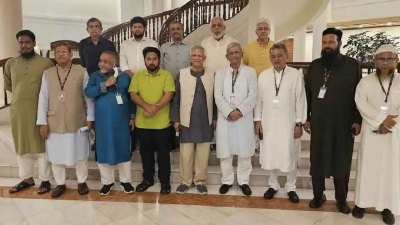 প্রধান উপদেষ্টার পাশে চার দলের অঙ্গীকার প্রধান উপদেষ্টার পাশে চার দলের অঙ্গীকার