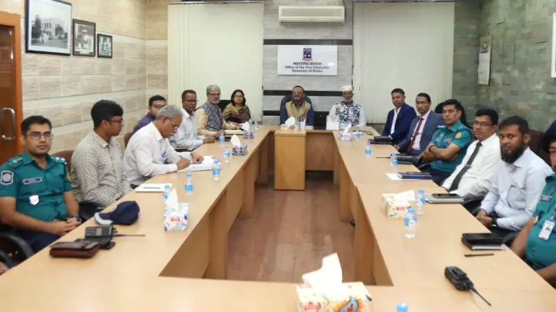 ঢাবির নিরাপত্তায় স্ট্রাইকিং ফোর্স, চলবে তল্লাশি অভিযান ঢাবির নিরাপত্তায় স্ট্রাইকিং ফোর্স, চলবে তল্লাশি অভিযান
