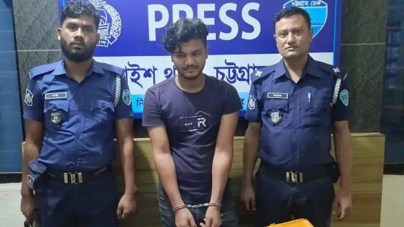 চন্দনাইশে ইয়াবা পাচার: ১৪ হাজার পিচসহ আটক ১, অপরজন পলাতক চন্দনাইশে ইয়াবা পাচার: ১৪ হাজার পিচসহ আটক ১, অপরজন পলাতক