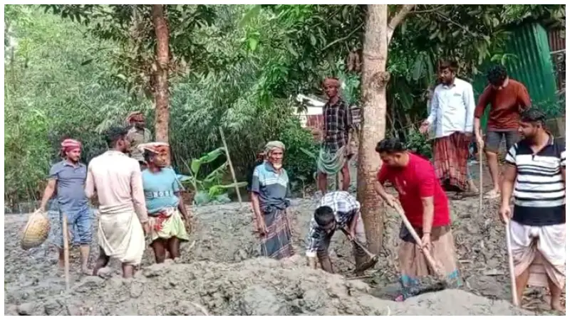 মুষ্টি মুষ্টি চাল তুলে রাস্তা নির্মাণ করেছেন এলাকাবাসী! মুষ্টি মুষ্টি চাল তুলে রাস্তা নির্মাণ করেছেন এলাকাবাসী!