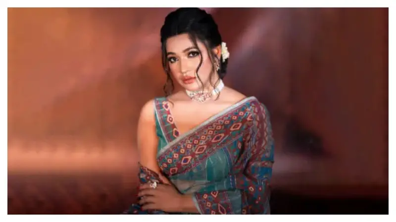 “স্বপ্নভঙ্গের ক্ষত এখনো বয়ে বেড়াচ্ছি “স্বপ্নভঙ্গের ক্ষত এখনো বয়ে বেড়াচ্ছি