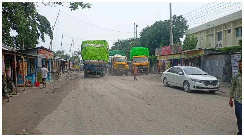ভারতের বিধিনিষেধে বুড়িমারী বন্দরে আটকা বাংলাদেশি পণ্যের ট্রাক ভারতের বিধিনিষেধে বুড়িমারী বন্দরে আটকা বাংলাদেশি পণ্যের ট্রাক