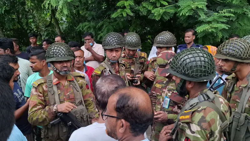 ঝুলন্ত অবস্থায় অটোচালকের লাশ, পরিবারের অভিযোগ—হত্যা করে অটো ছিনতাই ঝুলন্ত অবস্থায় অটোচালকের লাশ, পরিবারের অভিযোগ—হত্যা করে অটো ছিনতাই