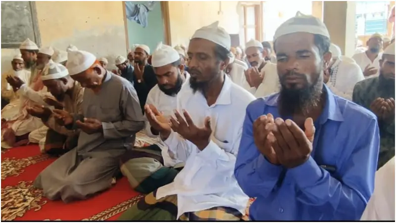 সৌদির সঙ্গে মিল রেখে কালকিনিতে প্রায় ২০টি গ্রামে পবিত্র ঈদুল আযহা উদযাপন সৌদির সঙ্গে মিল রেখে কালকিনিতে প্রায় ২০টি গ্রামে পবিত্র ঈদুল আযহা উদযাপন