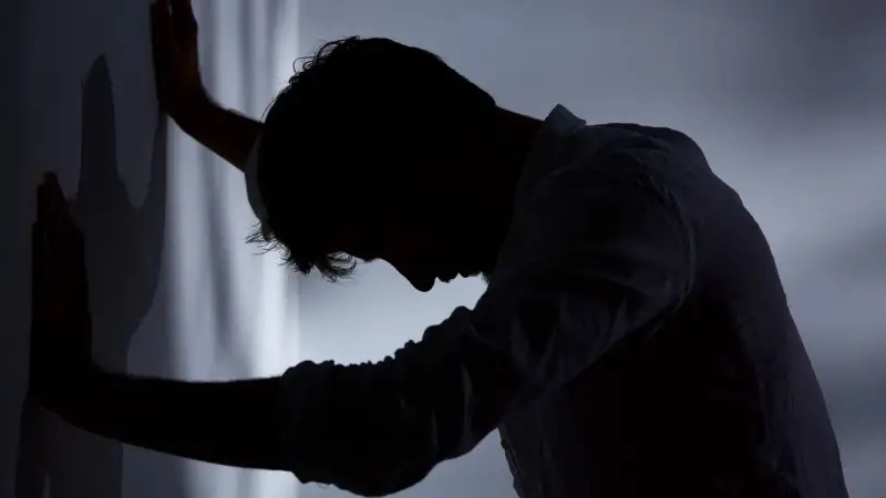 এই ১টি আচরণই বলে দেয় আপনি গোপনে মানসিকভাবে ভেঙে পড়েছেন!