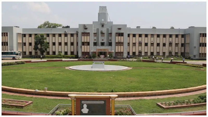 রাজশাহী বিশ্ববিদ্যালয়ের প্রশাসনিক ভবনসহ ১২ স্থাপনার নাম পরিবর্তন রাজশাহী বিশ্ববিদ্যালয়ের প্রশাসনিক ভবনসহ ১২ স্থাপনার নাম পরিবর্তন