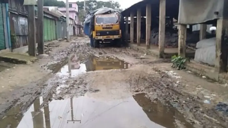 ঝিনাইগাতী বাজারের বেহাল অবস্থা: জনদুর্ভোগ চরমে! ঝিনাইগাতী বাজারের বেহাল অবস্থা: জনদুর্ভোগ চরমে!