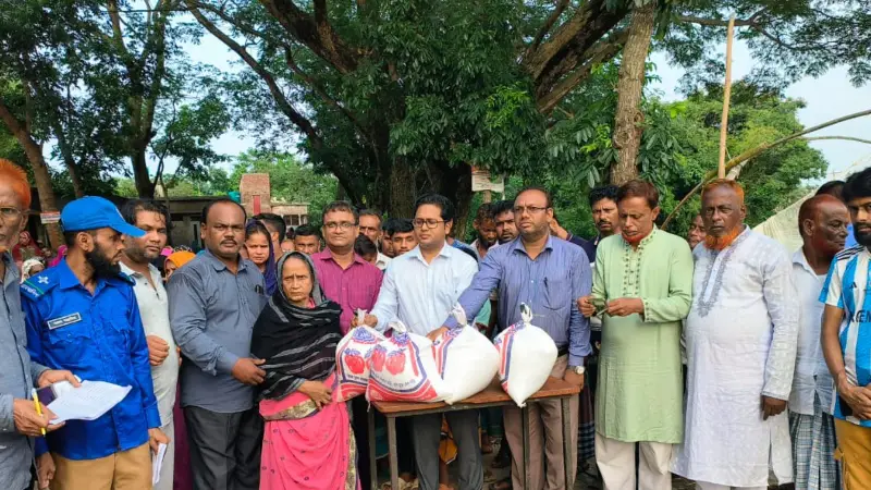 আখাউড়ায় ৫১০ বন্যাকবলিত পরিবারে ত্রাণ দিল উপজেলা প্রশাসন আখাউড়ায় ৫১০ বন্যাকবলিত পরিবারে ত্রাণ দিল উপজেলা প্রশাসন