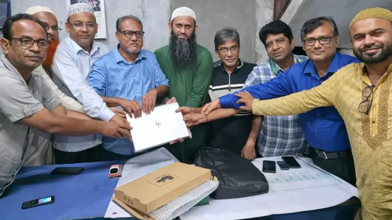 সাংবাদিকদের জন্য ল্যাপটপ দিলেন সাবেক সংসদ সদস্য ড. শামীম কায়ছার লিংকন সাংবাদিকদের জন্য ল্যাপটপ দিলেন সাবেক সংসদ সদস্য ড. শামীম কায়ছার লিংকন