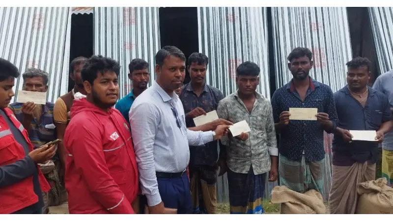 উপজেলা প্রশাসনের উদ্যোগে জোয়ারে ক্ষতিগ্রস্তদের মাঝে সহায়তা প্রদান উপজেলা প্রশাসনের উদ্যোগে জোয়ারে ক্ষতিগ্রস্তদের মাঝে সহায়তা প্রদান