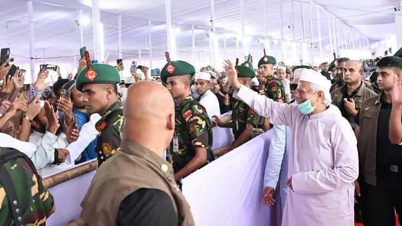 ড. মুহাম্মদ ইউনূসকে আরও ১০ বছর ক্ষমতায় দেখতে চাইলেন উপস্থিত জনতা