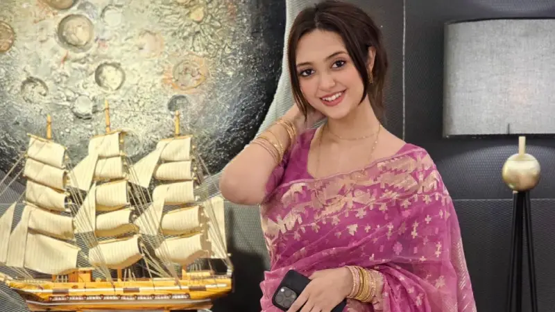 কেউ লুটে লাখ টাকা, কেউ লুটে পাঁচশো! কেউ লুটে লাখ টাকা, কেউ লুটে পাঁচশো!